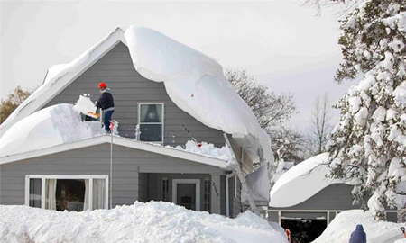 Los cables calefactores se utilizan para derretir la nieve y el hielo en los tejados en invierno.